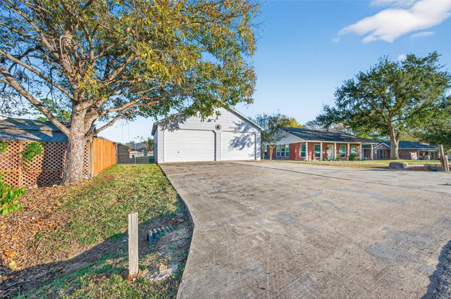 805 Lake View Drive, Montgomery, TX 77356