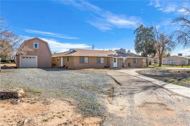 13447 Iroquois Road, Apple Valley, CA 92308