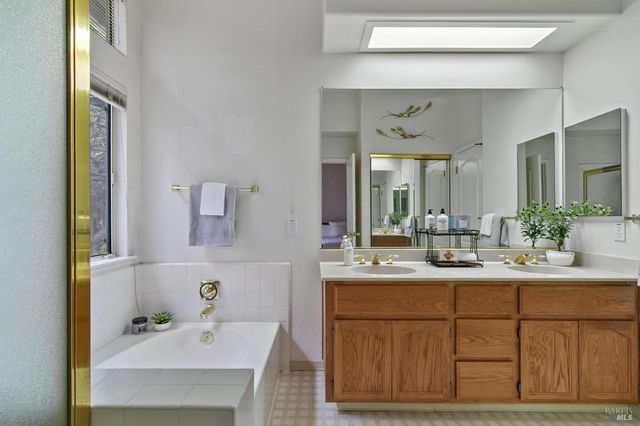 2361 Mountain View Ct, Fairfield, CA 94534