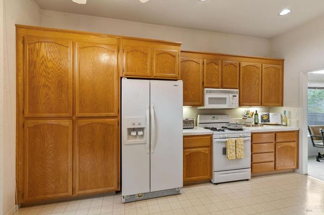 2361 Mountain View Ct, Fairfield, CA 94534