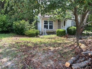 815/811/817 W 12th Street 815, Bonham, TX 75418
