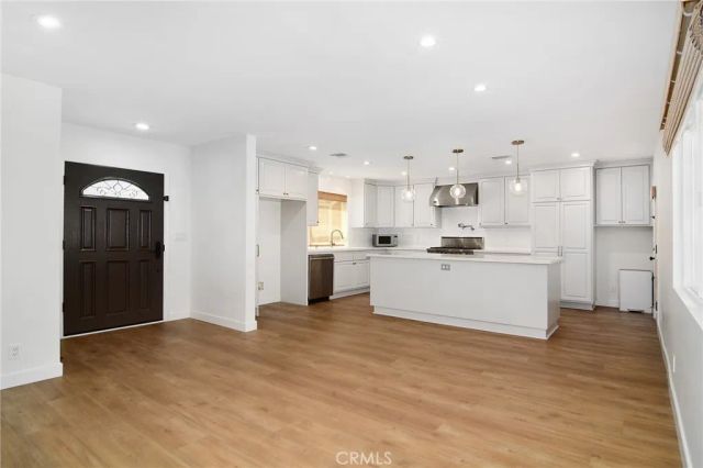 22839 Dolorosa Street, Woodland Hills, CA 91367