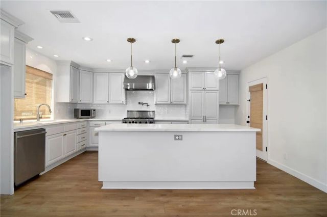 22839 Dolorosa Street, Woodland Hills, CA 91367