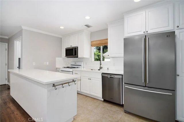 22839 Dolorosa Street, Woodland Hills, CA 91367