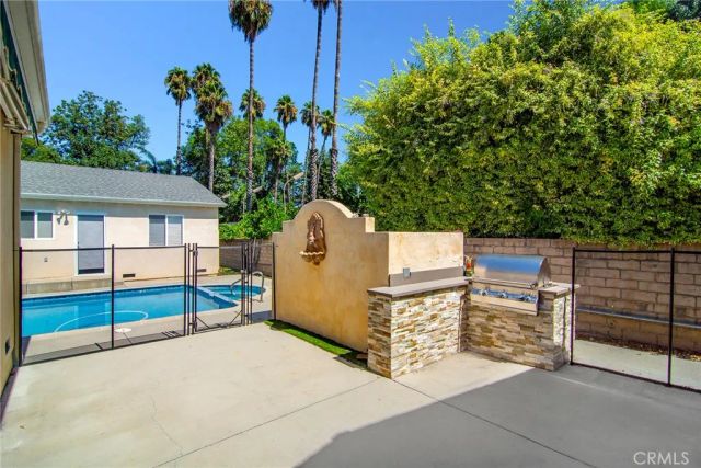 22839 Dolorosa Street, Woodland Hills, CA 91367