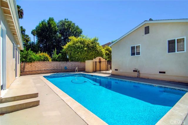 22839 Dolorosa Street, Woodland Hills, CA 91367