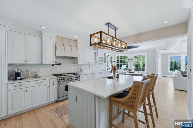 6 Dahl Drive, Montville Township, NJ 07045