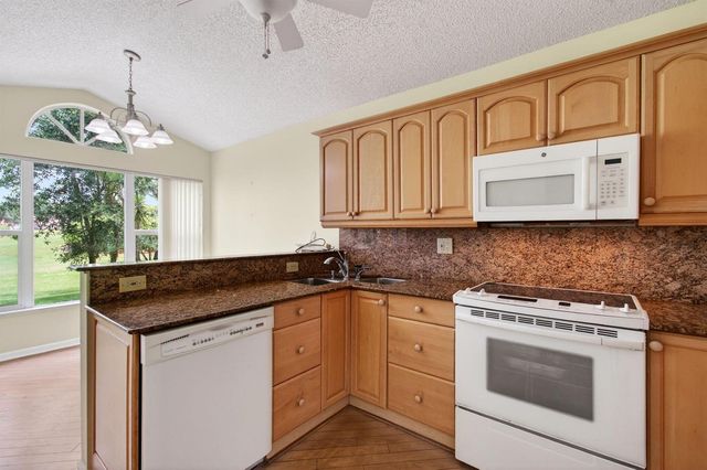 6071 Greenspointe Drive, Boynton Beach, FL 33437