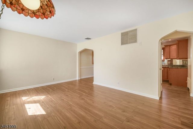 9 6Th St, Fair Lawn Boro, NJ 07410