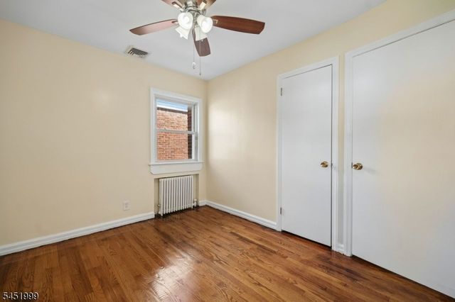 9 6Th St, Fair Lawn Boro, NJ 07410