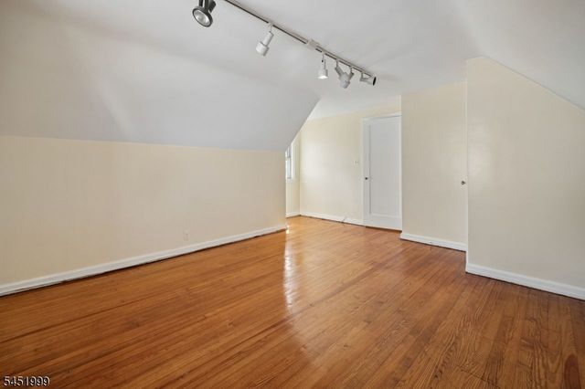 9 6Th St, Fair Lawn Boro, NJ 07410