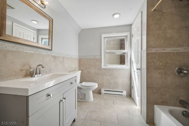 9 6Th St, Fair Lawn Boro, NJ 07410