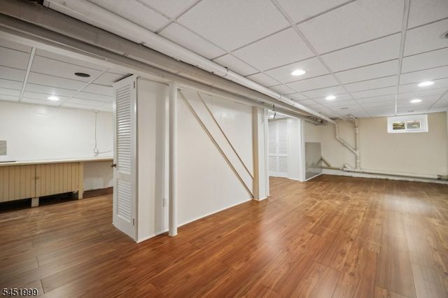 9 6Th St, Fair Lawn Boro, NJ 07410