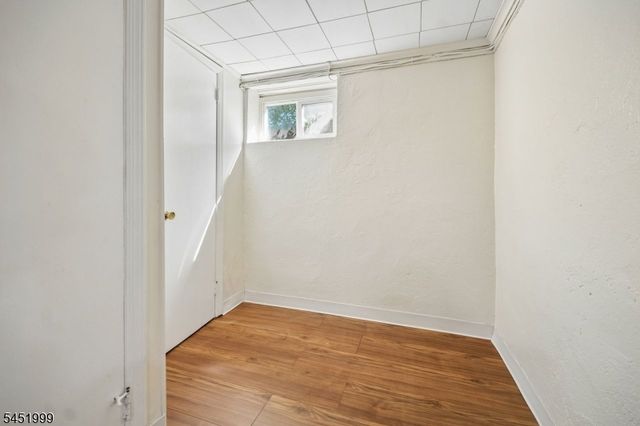9 6Th St, Fair Lawn Boro, NJ 07410