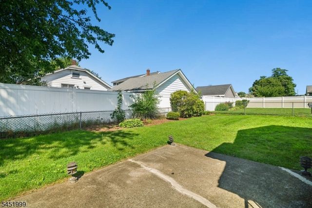 9 6Th St, Fair Lawn Boro, NJ 07410