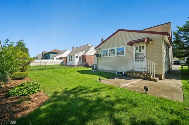 9 6Th St, Fair Lawn Boro, NJ 07410
