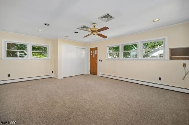 9 6Th St, Fair Lawn Boro, NJ 07410