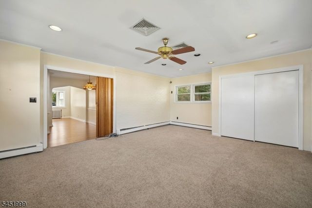 9 6Th St, Fair Lawn Boro, NJ 07410