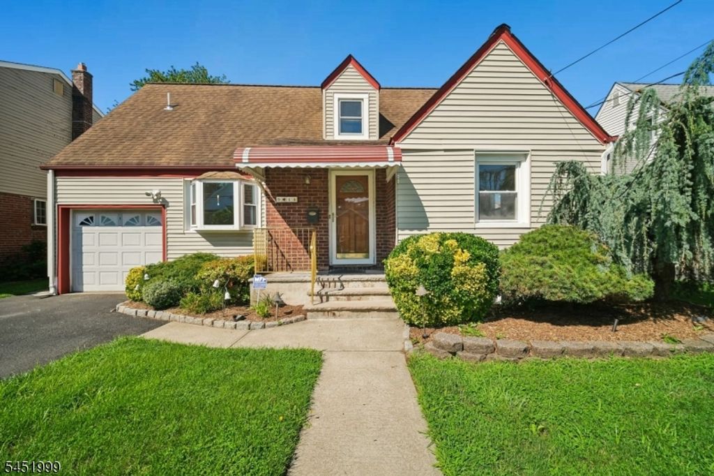 9 6Th St, Fair Lawn Boro, NJ 07410