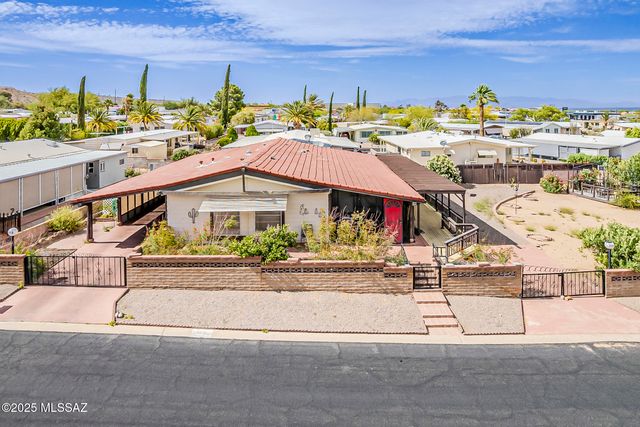 272 W Cumaro Drive, Green Valley, AZ 85614