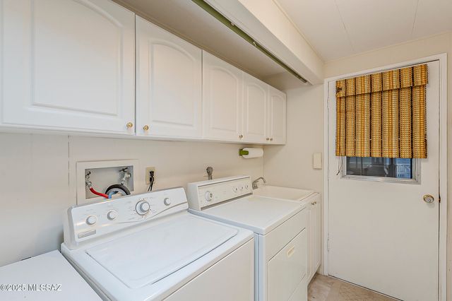 272 W Cumaro Drive, Green Valley, AZ 85614