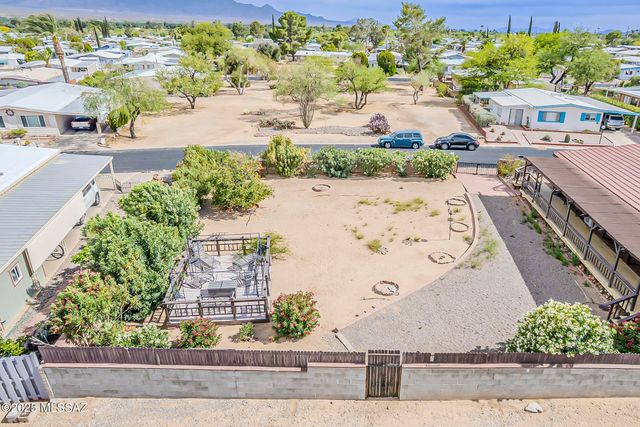 272 W Cumaro Drive, Green Valley, AZ 85614