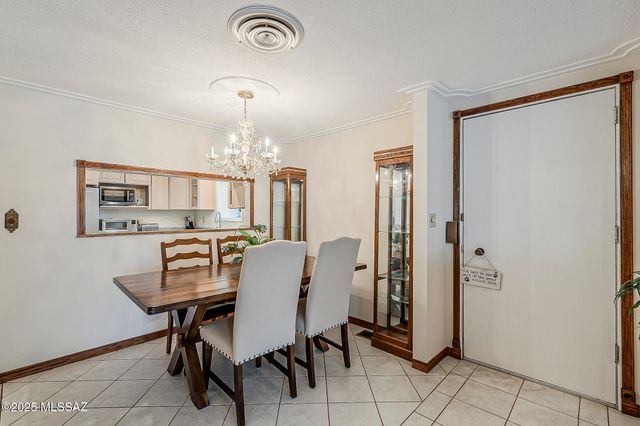 272 W Cumaro Drive, Green Valley, AZ 85614