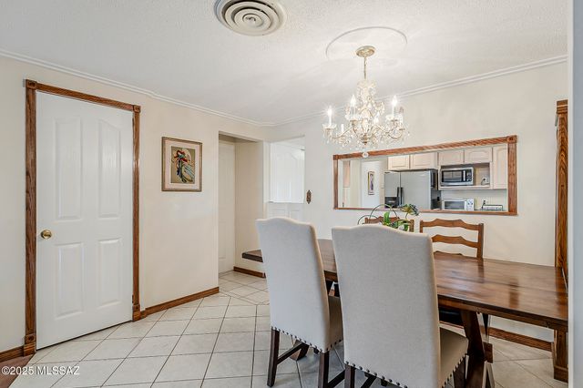 272 W Cumaro Drive, Green Valley, AZ 85614