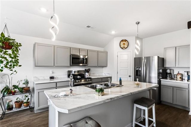 520 SE Laurel Drive, Blue Springs, MO 64014