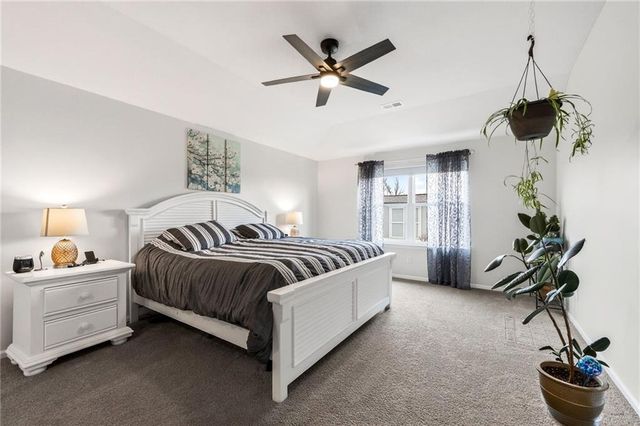 520 SE Laurel Drive, Blue Springs, MO 64014