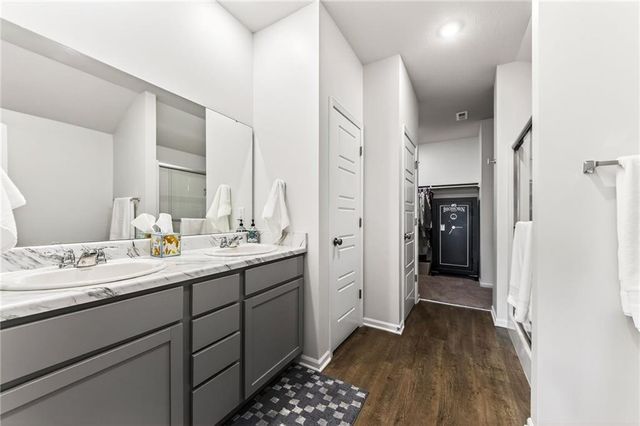 520 SE Laurel Drive, Blue Springs, MO 64014