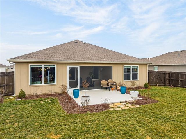 520 SE Laurel Drive, Blue Springs, MO 64014