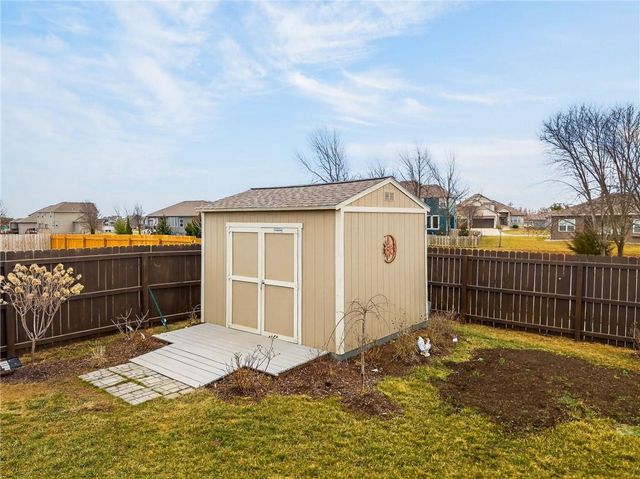 520 SE Laurel Drive, Blue Springs, MO 64014