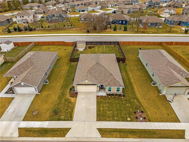 520 SE Laurel Drive, Blue Springs, MO 64014