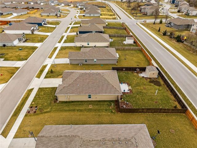 520 SE Laurel Drive, Blue Springs, MO 64014