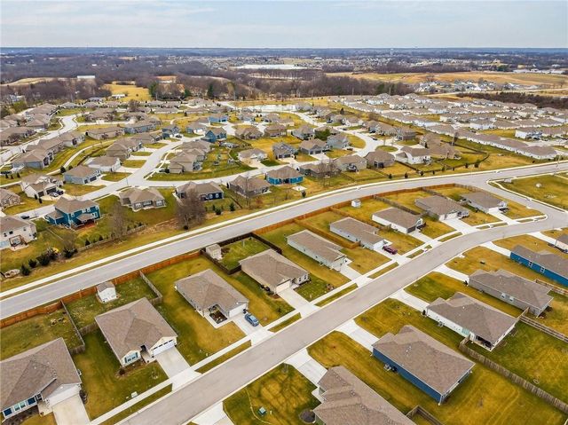 520 SE Laurel Drive, Blue Springs, MO 64014