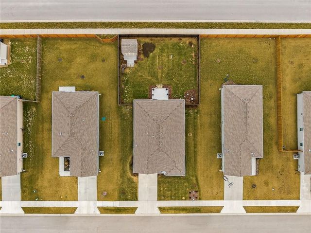 520 SE Laurel Drive, Blue Springs, MO 64014