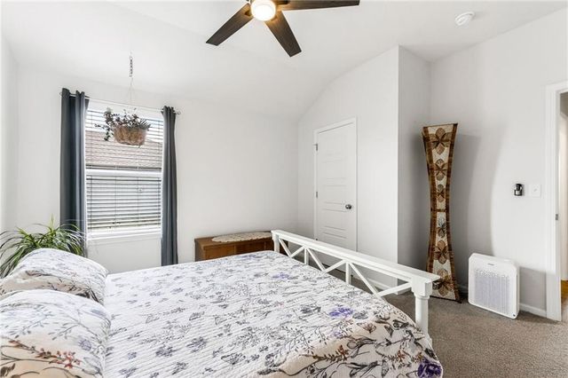 520 SE Laurel Drive, Blue Springs, MO 64014