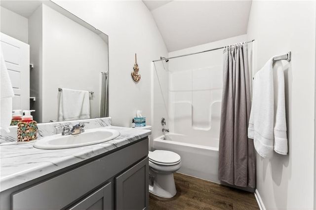 520 SE Laurel Drive, Blue Springs, MO 64014