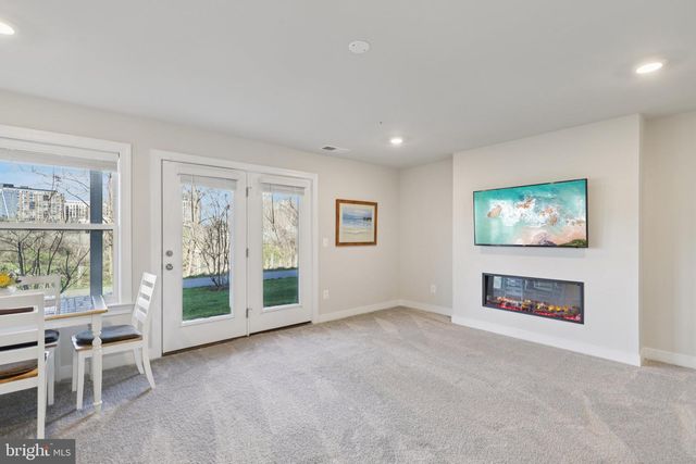 2390 STELLA PL, Alexandria, VA 22303