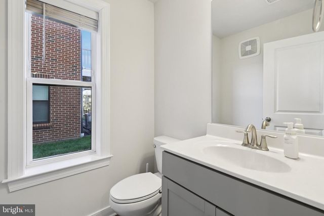 2390 STELLA PL, Alexandria, VA 22303