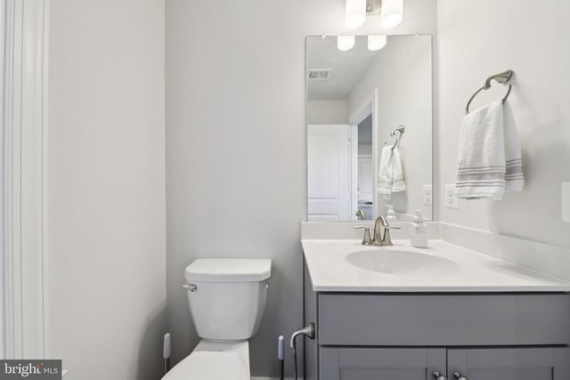 2390 STELLA PL, Alexandria, VA 22303