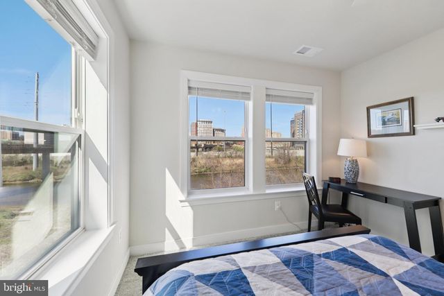 2390 STELLA PL, Alexandria, VA 22303