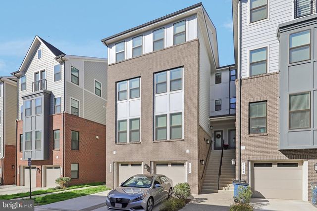 2390 STELLA PL, Alexandria, VA 22303