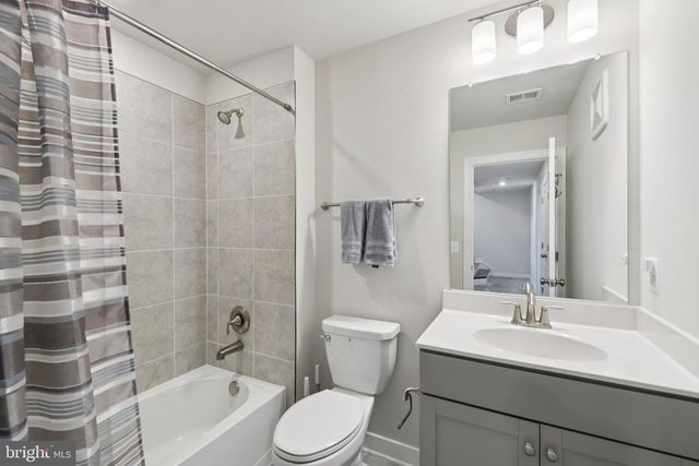 2390 STELLA PL, Alexandria, VA 22303