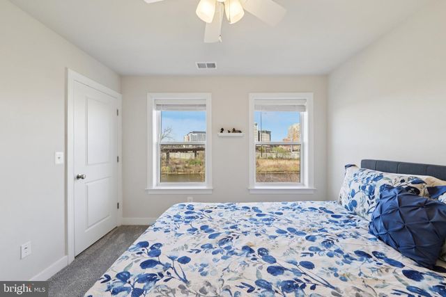 2390 STELLA PL, Alexandria, VA 22303