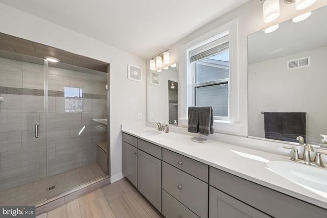 2390 STELLA PL, Alexandria, VA 22303