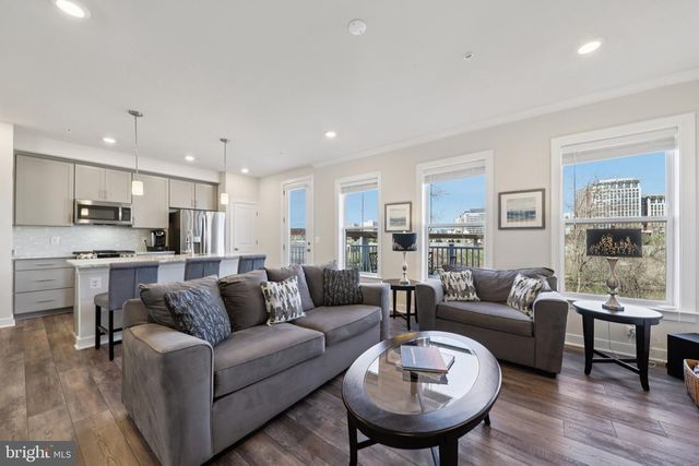 2390 STELLA PL, Alexandria, VA 22303