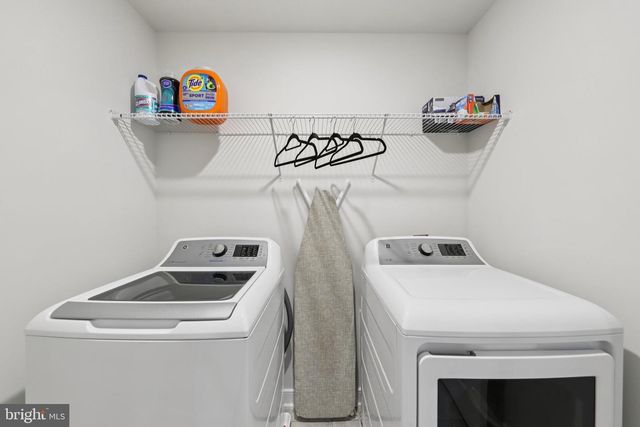 2390 STELLA PL, Alexandria, VA 22303