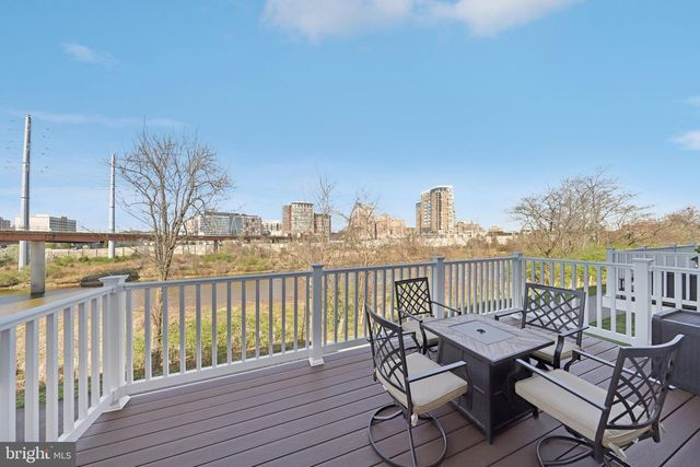 2390 STELLA PL, Alexandria, VA 22303